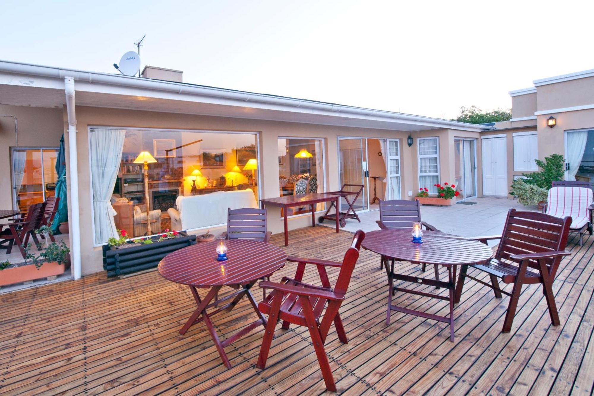 Dolphins' Playground Beachfront B&B Плеттенберг-Бей Экстерьер фото