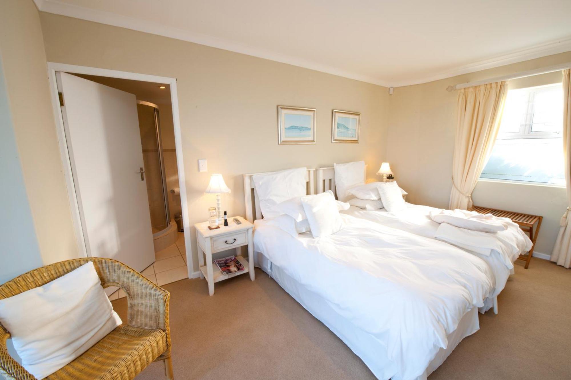 Dolphins' Playground Beachfront B&B Плеттенберг-Бей Экстерьер фото