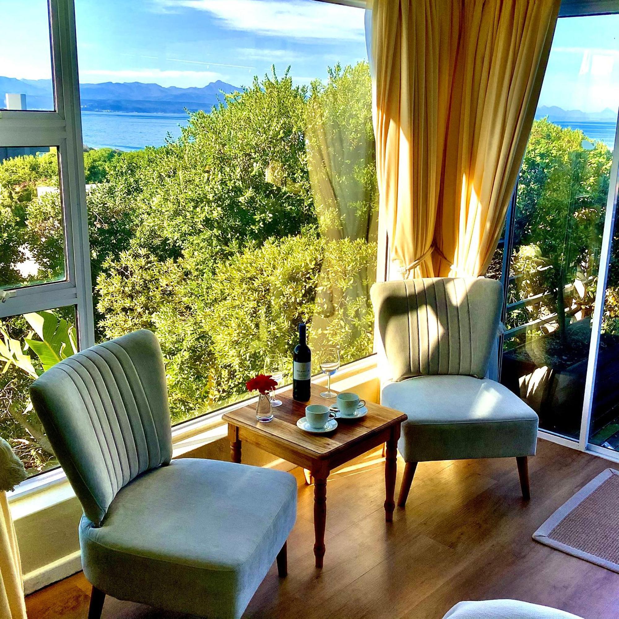 Dolphins' Playground Beachfront B&B Плеттенберг-Бей Экстерьер фото