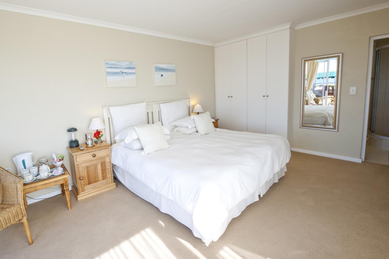 Dolphins' Playground Beachfront B&B Плеттенберг-Бей Экстерьер фото