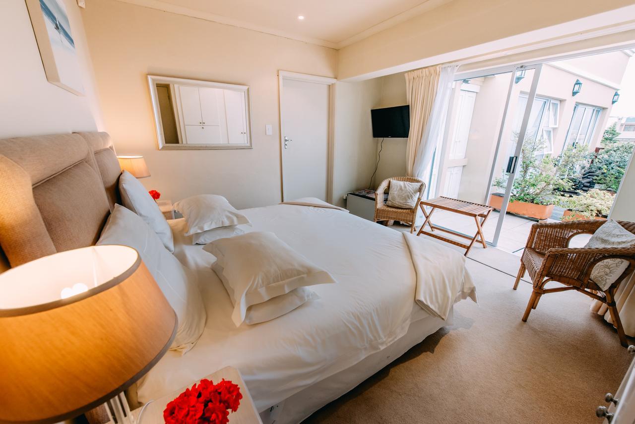 Dolphins' Playground Beachfront B&B Плеттенберг-Бей Экстерьер фото