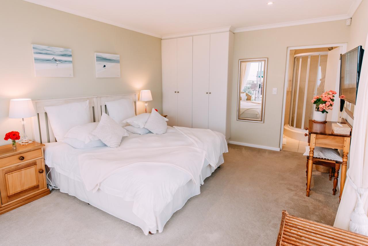 Dolphins' Playground Beachfront B&B Плеттенберг-Бей Экстерьер фото