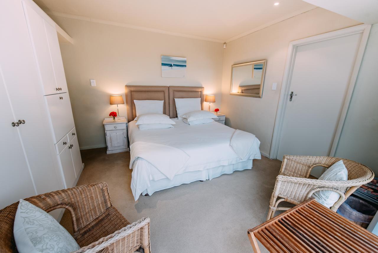Dolphins' Playground Beachfront B&B Плеттенберг-Бей Экстерьер фото